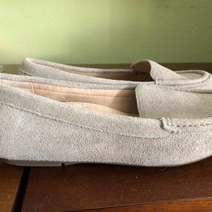 NWOB Vionic Gray/Taupe Suede Leather Loafers Women's 7M 38EUR 5UK Slip On Flats